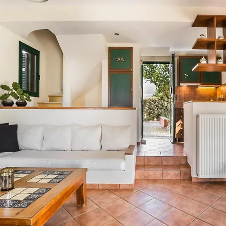 Myrto- Alekata Tatil Evi *